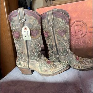 Women’s boots size 9